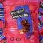 FREAKIN' AWESOME  - SNACK PREMIUM CURMALE UMPLUTE CU MIGDALE, 80G